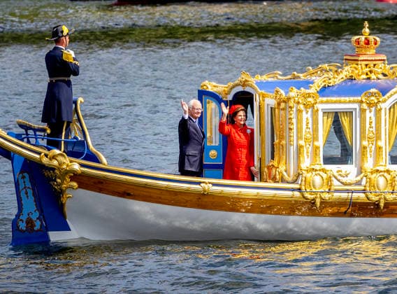 Entertainment Bilder des Tages 13-06-2026 Sweden Embarking Vasaorden, Skeppsbron on the occasion of the celebration of the King and Queens Golden wedding anniversary in Stockholm. King Carl Gustaf and Queen Silvia Â  Copyright: xPPEx