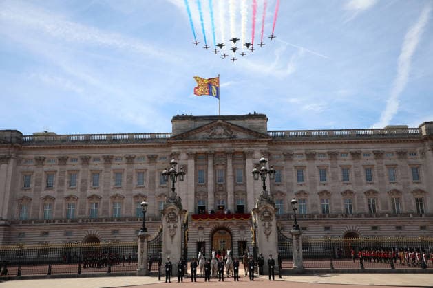 (L-R) Queen Camilla, King Charles III, William The Prince Of Wales, Catherine The Princess of Wales, Princess Charlotte, Prince Louis and Prince George watch the Red Arrows fly over Buckingham Palace after the annual Trooping the Colour in recognition of the King s birthday at Horseguards Parade on Saturday June 13, 2026.  LON2026061350 HUGOxPHILPOTT
