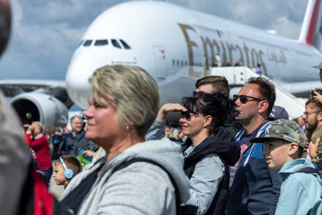 ILA 2026 Deutschland, Schönefeld am 12. Juni 2026: Tausende interessierte Besucher auf dem ILA-Gelände. *** ILA 2026 Germany, Schönefeld on June 12, 2026 Thousands of interested visitors at the ILA grounds