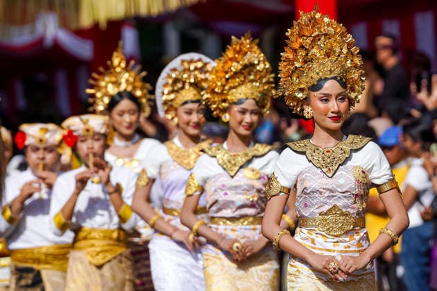 News Bilder des Tages (260613) -- BALI, June 13, 2026 -- Performers participate in Peed Aya, an opening parade of the Bali Arts Festival 2026 in Denpasar, Bali, Indonesia, June 13, 2026. The annual cultural event runs from June 13 to July 11 this year. (Photo by Xinhua) INDONESIA-BALI-ARTS FESTIVAL-OPENING PARADE DickyxBisinglasi 