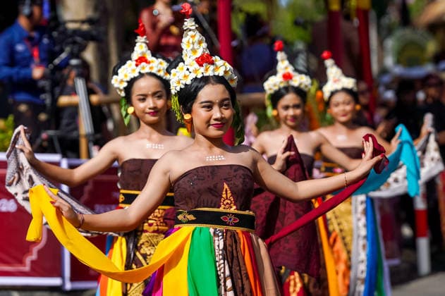 (260613) -- BALI, June 13, 2026 -- Performers participate in Peed Aya, an opening parade of the Bali Arts Festival 2026 in Denpasar, Bali, Indonesia, June 13, 2026. The annual cultural event runs from June 13 to July 11 this year. (Photo by Xinhua) INDONESIA-BALI-ARTS FESTIVAL-OPENING PARADE DickyxBisinglasi 