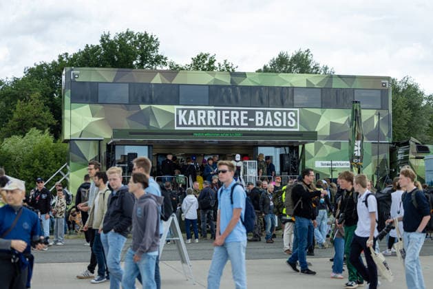 ILA 2026 Deutschland, Schönefeld am 12. Juni 2026: Die Bundeswehr und die Luftwaffe betreiben auf dem Messegelände eine eigene Karriere-Basis, um neue Rekruten zu gewinnen. *** ILA 2026 Germany, Schönefeld on June 12, 2026 The German Armed Forces and Air Force will operate their own career base on the exhibition grounds to attract new recruits
