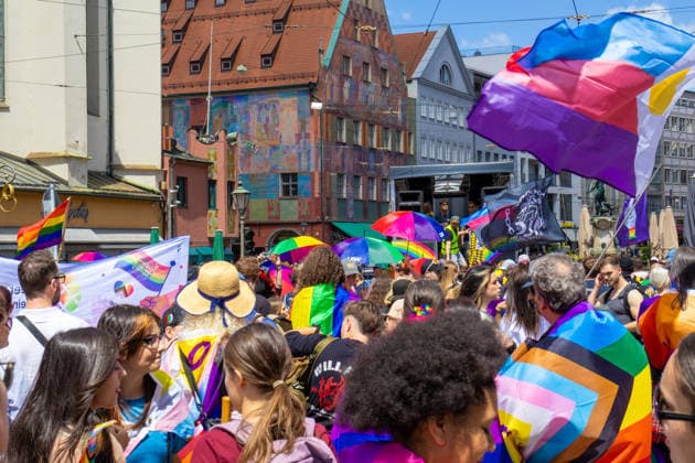 Augsburg, Bavaria, Germany June 13, 2026: Participants carrying rainbow flags and wearing colorful costumes take part in Christopher Street Day (CSD) in Augsburg. The parade through the city center promotes the rights of LGBTQ+ people as well as social diversity and tolerance. Several participants carry various Pride and identity flags *** Teilnehmerinnen und Teilnehmer mit Regenbogenflaggen und bunten Kostümen nehmen am Christopher Street Day (CSD) in Augsburg teil. Der Demonstrationszug durch die Innenstadt wirbt für die Rechte von LGBTQ+-Menschen sowie für gesellschaftliche Vielfalt und Toleranz. Mehrere Teilnehmerinnen und Teilnehmer tragen unterschiedliche Pride- und Identitätsflaggen