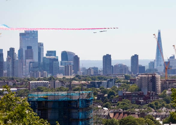 June 13, 2026, London, United Kingdom: Red Arrows flying over London heading to Buckingham Palace for the King™s Trooping the Colour as seen from Archway Bridge. London United Kingdom - ZUMAs197 20260613_aaa_s197_060 Copyright: xMarioxMitsisx
