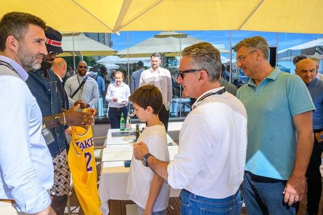 Dubrovnik, Croatia, 130626. Hotel Excelsior. NBA star LeBron James, owner of the AlUla team at the E1 electric speedboat race with Croatian prime minister Andrej Plenkovic and his son. Photo: Tonci Plazibat CROPIX Dubrovnik Croatia Copyright: xxToncixPlazibatx xCROPIXx E1_gliseri47-130626
