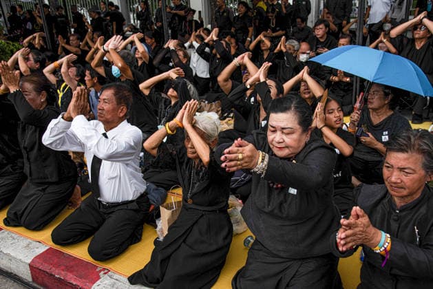 June 13, 2026, Bangkok, Thailand: Mourners pay respect during the royal procession of Thai Princess Bajrakitiyabha to her funeral outside the royal grand palace in Bangkok. Princess Bajrakitiyabha passed on at the age of 47 on 12 June 2026 at the Chulalongkorn Hospital after three and a half years in a coma following a collapse caused by a heart condition in December 2022. Bangkok Thailand - ZUMAs197 20260613_aaa_s197_083 Copyright: xPeeraponxBoonyakiatx