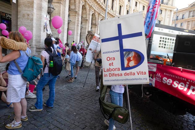 IPA85647653 - Rome: National Pro-Life Rally  Copyright: xSTEFANOxCAROFEIx xFOTOGRAMMAx xSTEFANOxCAROFEIx 85647653