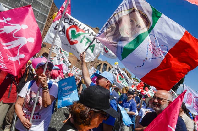 IPA85647690 - Rome: National Pro-Life Rally  Copyright: xSTEFANOxCAROFEIx xFOTOGRAMMAx xSTEFANOxCAROFEIx 85647690