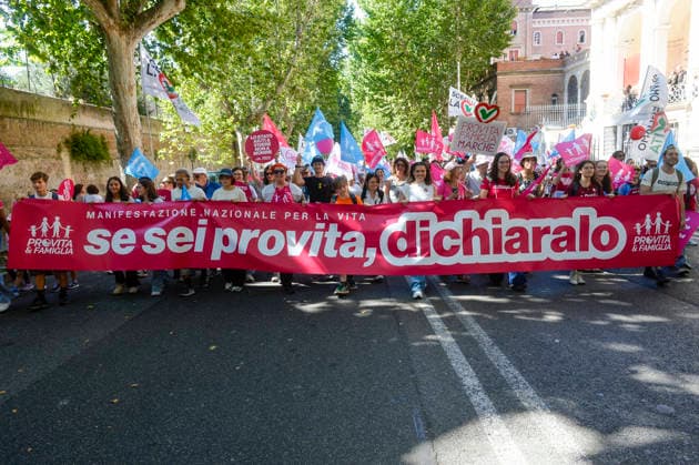 IPA85647729 - Rome: National Pro-Life Rally  Copyright: xSTEFANOxCAROFEIx xFOTOGRAMMAx xSTEFANOxCAROFEIx 85647729