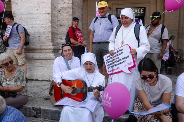 IPA85647658 - Rome: National Pro-Life Rally  Copyright: xSTEFANOxCAROFEIx xFOTOGRAMMAx xSTEFANOxCAROFEIx 85647658