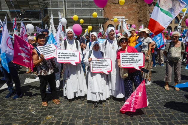 IPA85647685 - Rome: National Pro-Life Rally  Copyright: xSTEFANOxCAROFEIx xFOTOGRAMMAx xSTEFANOxCAROFEIx 85647685