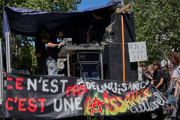 Paris France 13 Juin 2026 2025 Manifestive pour defendre les Free Parties et contre la loi Ripost Tekno parade revendicative organisee par le mouvement Free Party pour protester contre la repression de la culture des fetes libres en France. Tekno protest parade organized by the Free Party movement to protest against the repression of free party culture in France in Paris France on June 13 2026 ILLUSTRATION, TECHNO PARADE, MUSIQUE ELECTRONIQUE, CULTURE, DEFILE NEWS FREE PARTY FETE LIBRE CULTURE SOCIETE SOUND SYSTEM MUSIQUE ELECTRO TECHNO TEUFEUR MANIFESTATION ILLUSTRATION, TECHNO PARADE, ELECTRONIC MUSIC, CULTURE, PARADE NEWS FREE PARTY FREE PARTY CULTURE SOCIETY SOUND SYSTEM ELECTRO TECHNO MUSIC SOUND SYSTEM RDR TEKNIVAL CAISSON AUTOGEST  Copyright: xBrunoxLevesquex