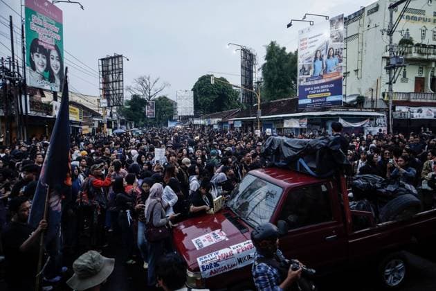 Students rally against government policies in Yogyakarta YOGYAKARTA, INDONESIA JUNE 13, 2026: Hundreds of students gather at the Gejayan intersection in Yogyakarta during a protest against a range of government policies they say are harmful to the public. Organized by the People™s Alliance, the demonstration brought together students from several universities who presented ten demands, including the cancellation of the Free Nutritious Meals (MBG) program and the Merah Putih Cooperative initiative, the repeal of recent revisions to laws governing the Indonesian National Armed Forces (TNI), the National Police (Polri), and military courts, as well as guarantees for free education, healthcare, labor rights, environmental protection, free Copyright: x xMuhammadxRizkyxFebriansyahx xJNAxPressx