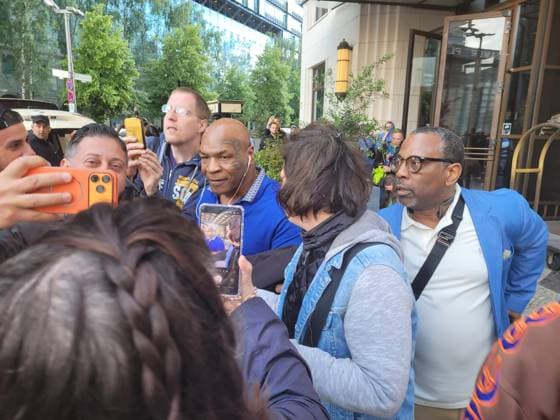 US-Boxlegende Mike Tyson bei der Abreise aus dem Hotel The Ritz-Carlton am Potsdamer Platz. 13.06.2026 *** US boxing legend Mike Tyson leaving The Ritz Carlton hotel at Potsdamer Platz 13 06 2026 Copyright: xAgenturxMatthiasxWehnertx xM.xGränzdörferx