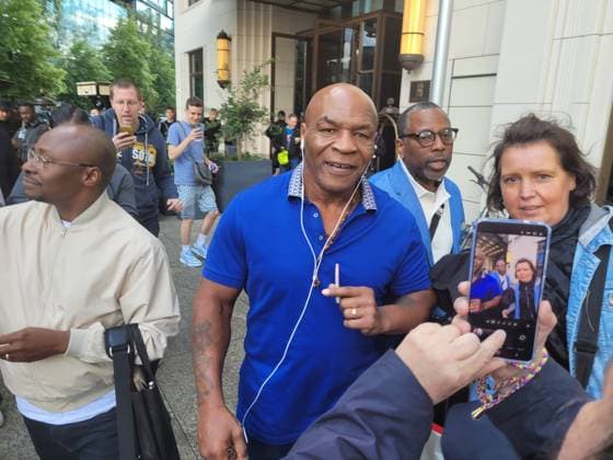 US-Boxlegende Mike Tyson bei der Abreise aus dem Hotel The Ritz-Carlton am Potsdamer Platz. 13.06.2026 *** US boxing legend Mike Tyson leaving The Ritz Carlton hotel at Potsdamer Platz 13 06 2026 Copyright: xAgenturxMatthiasxWehnertx xM.xGränzdörferx