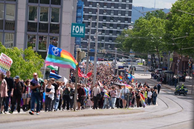 Pride March and Demonstration During CSD in Kassel Germany - Kassel, 13.06.2026 Participants take part in the Christopher Street Day (CSD) march in Kassel. Demonstrators marched from Königsplatz through the city centre before returning to Königsplatz, where rallies and speeches were held before and after the procession. Hundreds of people gathered to advocate for LGBTQ+ rights, equality and diversity. Local media reported attendance of around 1,500 participants, though official figures were not immediately available. Hesse