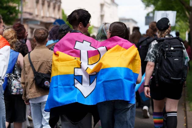 Pride March and Demonstration During CSD in Kassel Germany - Kassel, 13.06.2026 Participants take part in the Christopher Street Day (CSD) march in Kassel. Demonstrators marched from Königsplatz through the city centre before returning to Königsplatz, where rallies and speeches were held before and after the procession. Hundreds of people gathered to advocate for LGBTQ+ rights, equality and diversity. Local media reported attendance of around 1,500 participants, though official figures were not immediately available. Hesse