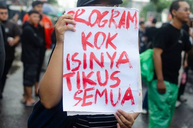 Students lead anti-government protest in Yogyakarta YOGYAKARTA, INDONESIA JUNE 13, 2026: Protesters hold placards and banners during a demonstration at the Gejayan intersection in Yogyakarta. The rally, organized by the Aliansi Rakyat Memanggil (People s Calling Alliance), brought together students, activists and members of civil society to express opposition to several government policies and to call for social and economic reforms. Photo by Messa Adi Saputra JNA Press (Photo by Messa Adi Saputra JNA Press via Nexpher Images) Yogyakarta