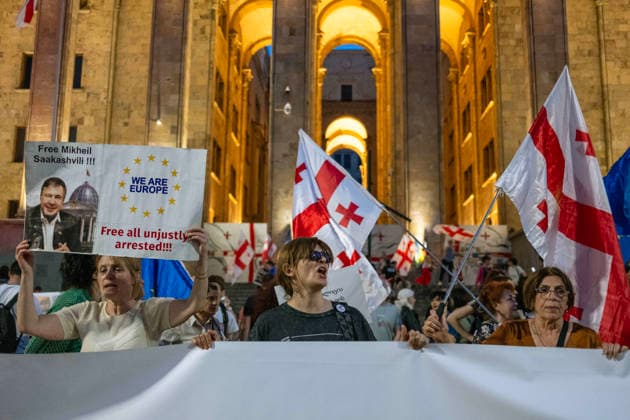 News Bilder des Tages June 13, 2026, Tbilisi, Georgia: Protesters participate on the 563rd day of anti-government rallies in front of the Parliament building in Tbilisi. Tbilisi Georgia - ZUMAz174 20260613_zip_z174_006 Copyright: xMoexZoyarix