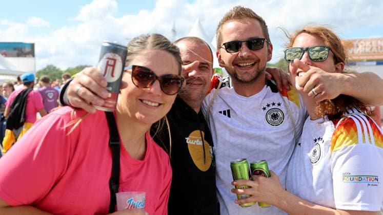 Inselfieber - die große Schlagersause auf dem Parkplatz Arena Oberhausen ** NUR FÜR REDAKTIONELLE ZWECKE ** EDITORIAL USE ONLY **<p>Inselfieber - die große Schlagersause am Samstag den 13.Juni 2026 auf dem Parkplatz Arena Oberhausen Foto : Frank Oppitz FUNKE Foto Services< p> Freizeit, Lifestyle Deutschland NRW Oberhausen Copyright: FrankxOppitz *** Inselfieber die große Schlagersause auf dem Parkplatz Arena Oberhausen FOR EDITORIAL PURPOSES ONLY p Inselfieber die große Schlagersause on Saturday, June 13, 2026 at the Arena Oberhausen parking lot Photo Frank Oppitz FUNKE Foto Services p Leisure, Lifestyle Germany NRW Oberhausen Copyright FrankxOppitz Copyright: FrankxOppitz doc869vl97geyo1desw0m1k ,EDITORIAL USE ONLY