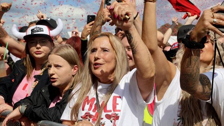 Inselfieber - die große Schlagersause auf dem Parkplatz Arena Oberhausen ** NUR FÜR REDAKTIONELLE ZWECKE ** EDITORIAL USE ONLY **<p>Inselfieber - die große Schlagersause am Samstag den 13.Juni 2026 auf dem Parkplatz Arena Oberhausen Foto : Frank Oppitz FUNKE Foto Services< p> Freizeit, Lifestyle Deutschland NRW Oberhausen Copyright: FrankxOppitz *** Inselfieber die große Schlagersause auf dem Parkplatz Arena Oberhausen FOR EDITORIAL PURPOSES ONLY p Inselfieber die große Schlagersause on Saturday, June 13, 2026 at the Arena Oberhausen parking lot Photo Frank Oppitz FUNKE Foto Services p Leisure, Lifestyle Germany NRW Oberhausen Copyright FrankxOppitz Copyright: FrankxOppitz doc869vl9gj3zt16so7alzy ,EDITORIAL USE ONLY
