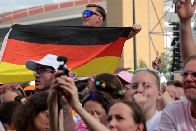 Inselfieber - die große Schlagersause auf dem Parkplatz Arena Oberhausen ** NUR FÜR REDAKTIONELLE ZWECKE ** EDITORIAL USE ONLY **<p>Inselfieber - die große Schlagersause am Samstag den 13.Juni 2026 auf dem Parkplatz Arena Oberhausen Foto : Frank Oppitz FUNKE Foto Services< p> Freizeit, Lifestyle Deutschland NRW Oberhausen Copyright: FrankxOppitz *** Inselfieber die große Schlagersause auf dem Parkplatz Arena Oberhausen FOR EDITORIAL PURPOSES ONLY p Inselfieber die große Schlagersause on Saturday, June 13, 2026 at the Arena Oberhausen parking lot Photo Frank Oppitz FUNKE Foto Services p Leisure, Lifestyle Germany NRW Oberhausen Copyright FrankxOppitz Copyright: FrankxOppitz doc869vlbtweu038f9thxd ,EDITORIAL USE ONLY