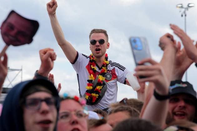 Inselfieber - die große Schlagersause auf dem Parkplatz Arena Oberhausen ** NUR FÜR REDAKTIONELLE ZWECKE ** EDITORIAL USE ONLY **<p>Inselfieber - die große Schlagersause am Samstag den 13.Juni 2026 auf dem Parkplatz Arena Oberhausen Foto : Frank Oppitz FUNKE Foto Services< p> Freizeit, Lifestyle Deutschland NRW Oberhausen Copyright: FrankxOppitz *** Inselfieber die große Schlagersause auf dem Parkplatz Arena Oberhausen FOR EDITORIAL PURPOSES ONLY p Inselfieber die große Schlagersause on Saturday, June 13, 2026 at the Arena Oberhausen parking lot Photo Frank Oppitz FUNKE Foto Services p Leisure, Lifestyle Germany NRW Oberhausen Copyright FrankxOppitz Copyright: FrankxOppitz doc869vlcv5zqx18sz7ciid ,EDITORIAL USE ONLY