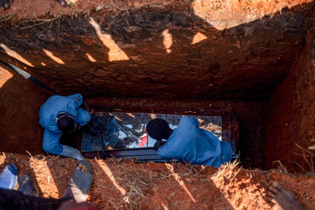 Ebola outbreak in Democratic Republic of Congo BUNIA, DEMOCRATIC REPUBLIC OF THE CONGO - JUNE 13: The body is buried by health officials wearing protective suits and Red Cross teams following the shrouding procedures carried out as part of epidemic control measures and disinfection efforts in the area as an infected citizen who has the Ebola virus has died in Bunia, Democratic Republic of the Congo (DRC), on June 13, 2026. Stringer Anadolu Bunia Democratic Republic of the Congo. Editorial use only. Please get in touch for any other usage.  Copyright: x2026xAnadoluxStringerx