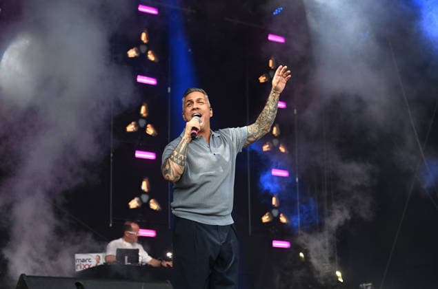Mike Leon GROSCH, Saenger, Musiker, singend, Gesang, Konzert, Inselfieber, SchlagerParty in Oberhausen am 13.06.2026, *** Mike Leon GROSCH, singer, musician, singing, vocals, concert, island fever, SchlagerParty in Oberhausen on 13 06 2026,