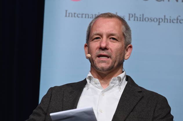 Autor Daniel Leese ist Professor für Sinologie mit dem Schwerpunkt Geschichte und Politik des modernen China an der Albert-Ludwigs-Universität Freiburg und spricht auf der Phil.Cologne, ein internationales Fest für Philosophie *** Author Daniel Leese is Professor of Sinology with a focus on the history and politics of modern China at the Albert Ludwigs University of Freiburg and will be speaking at Phil Cologne, an international festival of philosophy