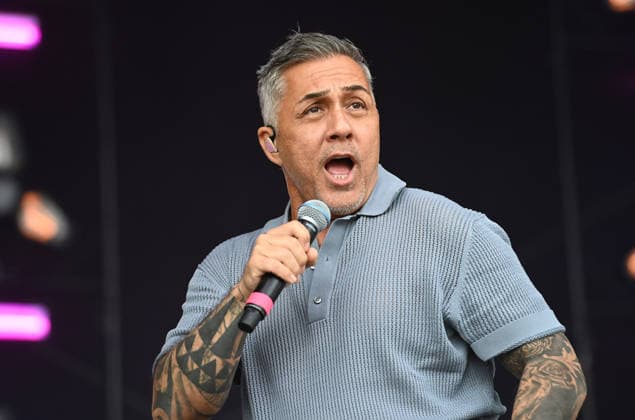 Mike Leon GROSCH, Saenger, Musiker, singend, Gesang, Konzert, Inselfieber, SchlagerParty in Oberhausen am 13.06.2026, *** Mike Leon GROSCH, singer, musician, singing, vocals, concert, island fever, SchlagerParty in Oberhausen on 13 06 2026,
