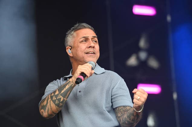 Mike Leon GROSCH, Saenger, Musiker, singend, Gesang, Konzert, Inselfieber, SchlagerParty in Oberhausen am 13.06.2026, *** Mike Leon GROSCH, singer, musician, singing, vocals, concert, island fever, SchlagerParty in Oberhausen on 13 06 2026,