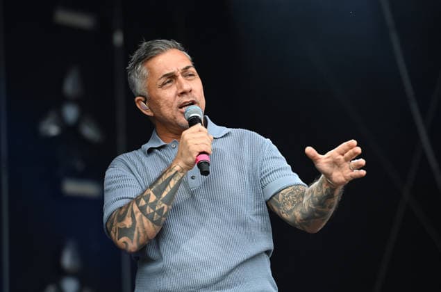Mike Leon GROSCH, Saenger, Musiker, singend, Gesang, Konzert, Inselfieber, SchlagerParty in Oberhausen am 13.06.2026, *** Mike Leon GROSCH, singer, musician, singing, vocals, concert, island fever, SchlagerParty in Oberhausen on 13 06 2026,