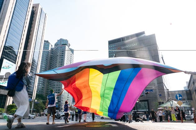 The 27th Seoul Queer Parade (SQP) in Seoul - 13 Jun 2026 Huge pride flag is seen during the Seoul Queer Parade. The 27th Seoul Queer Parade (SQP) was held in Seoul, South Korea. It is a public cultural event held downtown every year to promote LGBTQIA+ visibility, human rights, cultural enjoyment, and pride. Seoul South Korea Copyright: xSimonxShinx xSOPAxImagesx _DSC3431