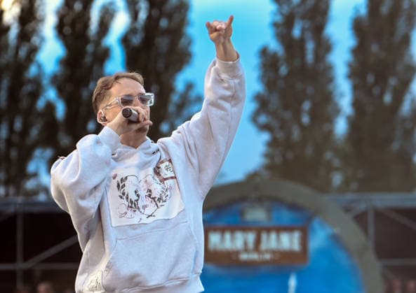13.06.2026, xlakx, Entertainment, Mary Jane Berlin 2026 v.l. Der Rapper Marvin Game live auf der Mary Jane Bühne. Die Veranstaltung präsentiert Aussteller aus den Bereichen Cannabis, Medizin, Lifestyle und Hanfprodukte. Berlin *** 13 06 2026, xlakx, Entertainment, Mary Jane Berlin 2026 v l Rapper Marvin Game live on the Mary Jane stage The event presents exhibitors from the fields of cannabis, medicine, lifestyle and hemp products Berlin Daniel Lakomski