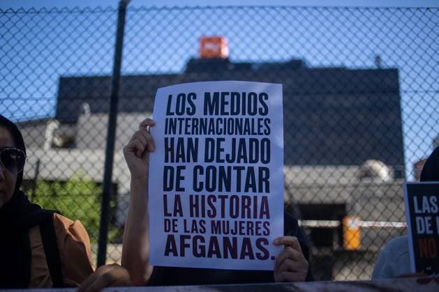 Afghan Protesters Rally Outside RTVE in Madrid Over Taliban Recognition Concerns MADRID, SPAIN JUNE 2026: Afghan residents in Spain gather outside the headquarters of Spain™s public broadcaster RTVE in Madrid, calling on Europe not to recognize the Taliban regime and urging greater media attention to the situation in Afghanistan. During the protest, demonstrators stage a symbolic performance highlighting reports of violence against women in Afghanistan, including recent crackdowns in Herat. Madrid MADRID Spain Copyright: x xC.xCarvajalx xJNAxPressx