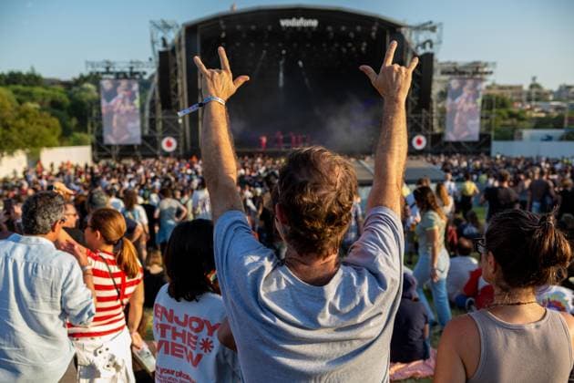 June 13, 2026, Porto, Portugal: Festival?goers raise their arms in front of the Vodafone stage during the last day of Primavera Sound Porto 2026 at Parque da Cidade. Porto Portugal - ZUMAs197 20260613_aaa_s197_273 Copyright: xDiogoxBaptistax