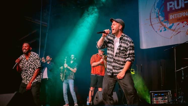 Beim Musikfestival Ruhr International am 13. 14. Juni in der Jahrhunderthalle und im Westpark werden rund 20.000 Besucher erwartet. Buntes Programm bei freiem Eintritt auf zwei Bühnen, dazu viele Stände. Höhepunkt am Samstag ist Bia Ferreia um 20 Uhr auf der Outdoor. Am 13.06.2026 in Bochum ** NUR FÜR REDAKTIONELLE ZWECKE ** EDITORIAL USE ONLY **<p>Beim Musikfestival Ruhr International am 13. 14. Juni in der Jahrhunderthalle und im Westpark werden rund 20.000 Besucher erwartet. Buntes Programm bei freiem Eintritt auf zwei Bühnen, dazu viele Stände. Höhepunkt am Samstag ist Bia Ferreia um 20 Uhr auf der Outdoor. Am 13.06.2026 in Bochum Bochum Copyright: ChristophxJendral *** Around 20,000 visitors are expected at the Ruhr Internatio Copyright: ChristophxJendral doc86a16w6qb9ugnqfvoex ,EDITORIAL USE ONLY