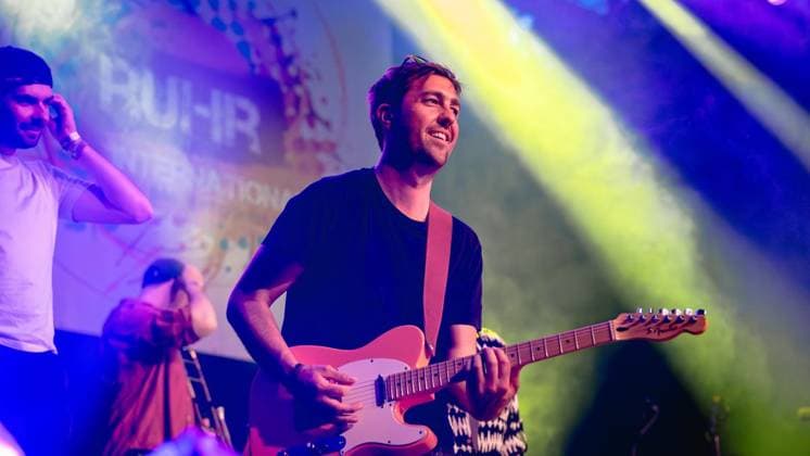 Beim Musikfestival Ruhr International am 13. 14. Juni in der Jahrhunderthalle und im Westpark werden rund 20.000 Besucher erwartet. Buntes Programm bei freiem Eintritt auf zwei Bühnen, dazu viele Stände. Höhepunkt am Samstag ist Bia Ferreia um 20 Uhr auf der Outdoor. Am 13.06.2026 in Bochum ** NUR FÜR REDAKTIONELLE ZWECKE ** EDITORIAL USE ONLY **<p>Beim Musikfestival Ruhr International am 13. 14. Juni in der Jahrhunderthalle und im Westpark werden rund 20.000 Besucher erwartet. Buntes Programm bei freiem Eintritt auf zwei Bühnen, dazu viele Stände. Höhepunkt am Samstag ist Bia Ferreia um 20 Uhr auf der Outdoor. Am 13.06.2026 in Bochum Bochum Copyright: ChristophxJendral *** Around 20,000 visitors are expected at the Ruhr Internatio Copyright: ChristophxJendral doc86a16x3a4d3namv01ye7 ,EDITORIAL USE ONLY