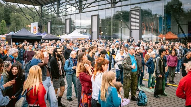 Beim Musikfestival Ruhr International am 13. 14. Juni in der Jahrhunderthalle und im Westpark werden rund 20.000 Besucher erwartet. Buntes Programm bei freiem Eintritt auf zwei Bühnen, dazu viele Stände. Höhepunkt am Samstag ist Bia Ferreia um 20 Uhr auf der Outdoor. Am 13.06.2026 in Bochum ** NUR FÜR REDAKTIONELLE ZWECKE ** EDITORIAL USE ONLY **<p>Beim Musikfestival Ruhr International am 13. 14. Juni in der Jahrhunderthalle und im Westpark werden rund 20.000 Besucher erwartet. Buntes Programm bei freiem Eintritt auf zwei Bühnen, dazu viele Stände. Höhepunkt am Samstag ist Bia Ferreia um 20 Uhr auf der Outdoor. Am 13.06.2026 in Bochum Bochum Copyright: ChristophxJendral *** Around 20,000 visitors are expected at the Ruhr Internatio Copyright: ChristophxJendral doc86a168b1th5b6vwb1b6h ,EDITORIAL USE ONLY