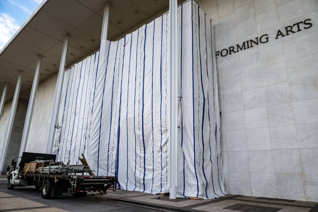 June 13, 2026, Washington, Disitrict Of Columbia, United States: Scaffolding outside the John F. Kennedy Center for the Performing Arts in Washington, D.C., after the removal of President Donald Trump s name from the building following a federal court ruling. Washington United States - ZUMAk206 20260613_znp_k206_011 Copyright: xMattxKaminskyx