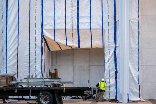 June 13, 2026, Washington, Disitrict Of Columbia, United States: Scaffolding outside the John F. Kennedy Center for the Performing Arts in Washington, D.C., after the removal of President Donald Trump s name from the building following a federal court ruling. Washington United States - ZUMAk206 20260613_znp_k206_013 Copyright: xMattxKaminskyx