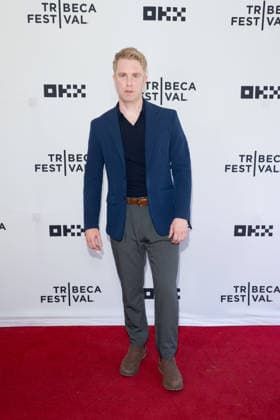 Young Washington World Premiere, 25th Tribeca Film Festival, New York, USA - 13 Jun 2026 Michael Benz attends Young Washington World Premiere during the 2026 Tribeca Film Festival at SVA Theatre on June 13, 2026 in New York City. New York United States Copyright: xRonxAdarx xSOPAxImagesx _radar_washington_06132026_00571
