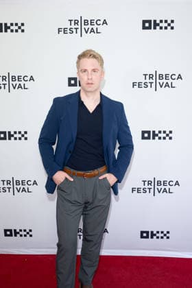Young Washington World Premiere, 25th Tribeca Film Festival, New York, USA - 13 Jun 2026 Michael Benz attends Young Washington World Premiere during the 2026 Tribeca Film Festival at SVA Theatre on June 13, 2026 in New York City. New York United States Copyright: xRonxAdarx xSOPAxImagesx _radar_washington_06132026_00587