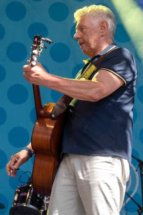 Muenchen feiert den 868. Stadtgeburtstag, am Marienplatz , ehemaliger OB Dieter Reiter mit der Paul Daly Band auf der Buehne am Marienplatz *** Munich celebrates the 868th birthday of the city, at Marienplatz, former mayor Dieter Reiter with the Paul Daly Band on stage at Marienplatz