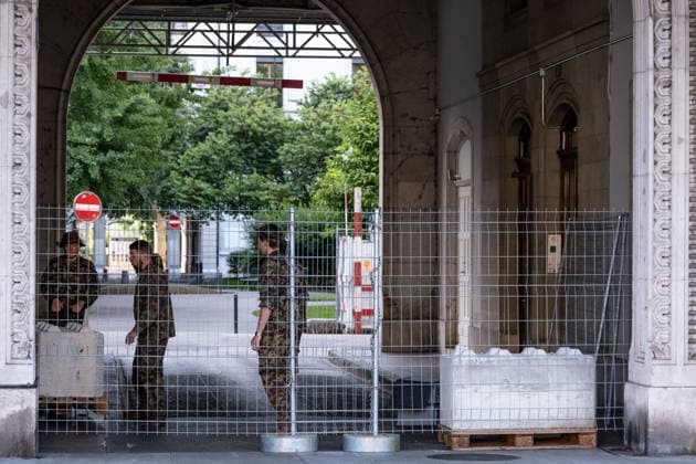 June 14, 2026, Geneva, Canton Of Geneva, Switzerland: In Geneva, many shops are covering their windows with plywood panels ahead of the Ã¢â‚¬ËœnoG7Ã¢â‚¬â ¢ demonstration scheduled for Sunday afternoon, 14th. The city is under heavy police presence and several border crossings have been closed. Geneva Switzerland - ZUMAs377 20260614_znp_s377_008 Copyright: xPietroxStariccox
