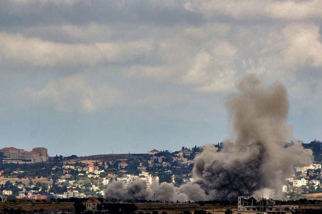June 14, 2026, Kfar Tebniet, Kfar Tebniet, Lebanon: Smoke billows from Israeli air strikes from the southern Lebanese village of Kfar Tebniet on the outskirts of the major city of Nabatieh. The Israeli army issued warning to evacuate 29 villages and towns in southern Lebanon as it continued its ground advance making the deepest incursion into Lebanese territory in over a quarter of a century. Troops have established a presence on the suburbs of Nabatieh after seizing several strategic points. Kfar Tebniet Lebanon  - ZUMAn313 20260614_zip_n313_003 Copyright: xMarwanxNaamanix
