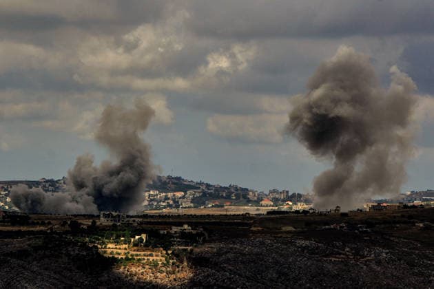 June 14, 2026, Kfar Tebniet, Kfar Tebniet, Lebanon: Smoke billows from Israeli air strikes from the southern Lebanese village of Kfar Tebniet on the outskirts of the major city of Nabatieh. The Israeli army issued warning to evacuate 29 villages and towns in southern Lebanon as it continued its ground advance making the deepest incursion into Lebanese territory in over a quarter of a century. Troops have established a presence on the suburbs of Nabatieh after seizing several strategic points. Kfar Tebniet Lebanon - ZUMAn313 20260614_zip_n313_002 Copyright: xMarwanxNaamanix