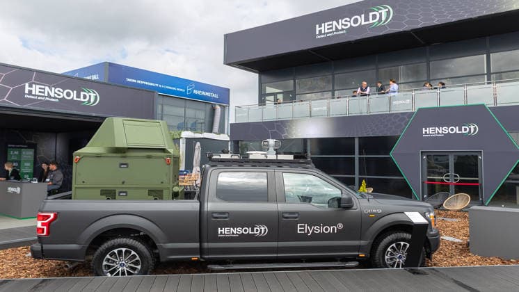 Publikumstag auf ILA Berlin 2026, Berlin, 13.06.2026 Ford F-150 Pickup mit Hensoldt-Beschriftung und dem Aufklärungssystem Elysion am Aussenstand des Ruestungsunternehmens Hensoldt. Im Hintergrund ist ein weiteres militaerisches Geraet sowie ein Rheinmetall-Stand sichtbar. Schöneberg Berlin ExpoCenter Airport Brandenburg Deutschland *** Public day at ILA Berlin 2026, Berlin, 13 06 2026 Ford F 150 pickup with Hensoldt lettering and the Elysion reconnaissance system at the outdoor stand of the armaments company Hensoldt Another military device and a Rheinmetall stand are visible in the background Schöneberg Berlin ExpoCenter Airport Brandenburg Germany 20260613-1V9A3208-M4000