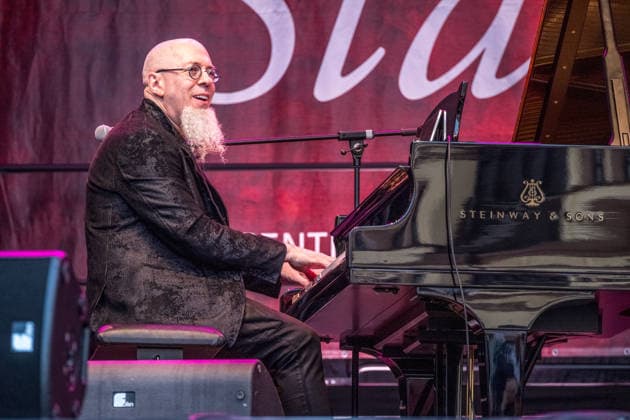 Leipzig, Deutschland, 13. Juni 2026: Jordan Rudess, Keyboarder der US-amerikanischen Progressive-Metal-Band Dream Theater, tritt beim Bachfest Leipzig auf der BachStage am Markt auf. Der Musiker präsentierte sein Programm Bach Reimagined, das Werke von Johann Sebastian Bach mit modernen Klängen und Improvisationen verbindet. Jordan Rudess Leipzig *** Leipzig, Germany, 13 June 2026 Jordan Rudess, keyboardist of the US progressive metal band Dream Theater, performs at Bachfest Leipzig on the BachStage am Markt The musician presented his program Bach Reimagined, which combines works by Johann Sebastian Bach with modern sounds and improvisations Jordan Rudess Leipzig